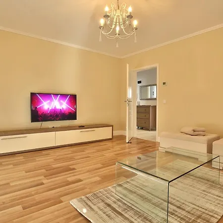 Ada Homes B6 *